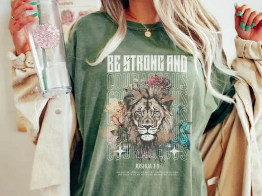 Moss Classic Christian T-Shirt – Be Strong and Courageous Joshua 1:9 Lion Design - S